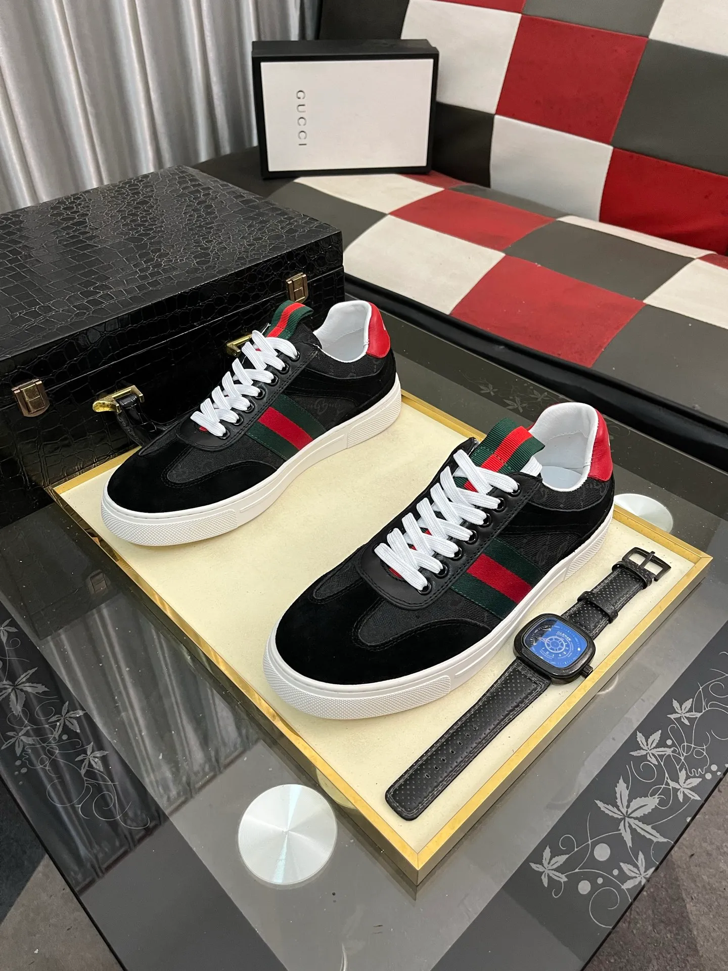 Men's Men's Shoes 💰440 ⌚️⌚️[GUCCI] Gucci men's casual shoes are absolutely popular 🔥The ultimate matching item for trendy men! The charm of super texture is irresistible, the main recommendation, the flower leather color is bright! The upper is made of high-quality brand printed fabric with cowhide, breathable leather lining and wear-resistant rubber sole, noble and elegant! Extremely comfortable🎁🎁You can be as handsome as you want💪 Available in sizes 38-44 and 5️⃣colors